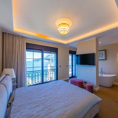 Seaside Shore Villa Budva