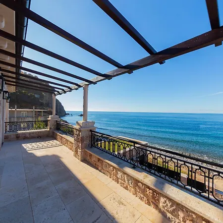 Seaside Shore Villa *